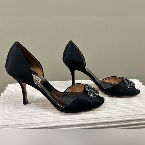 BADGLEY MISCHKA Salsa Black Satin Embellished Peep Toe d'Orsay Pumps. 9M - Picture 4 of 11